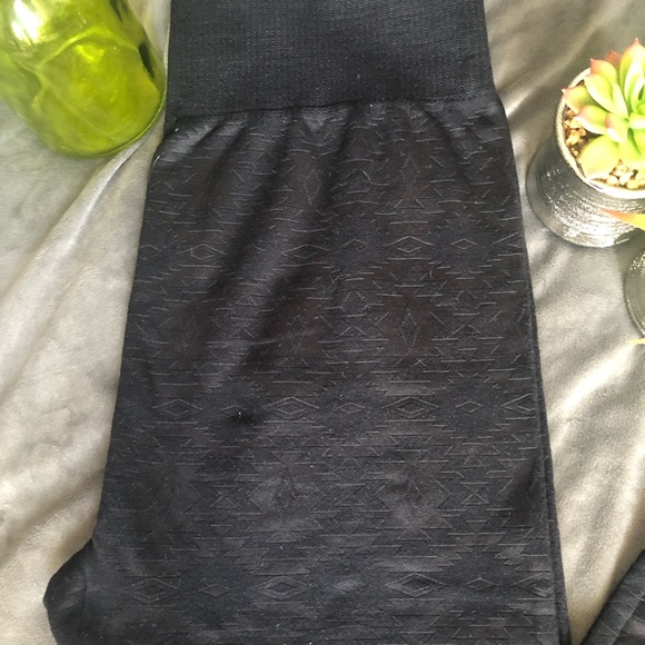 MOSSIMO - SZ L AZTEC PATTERN BLACK LEGGINGS - Picture 4 of 6